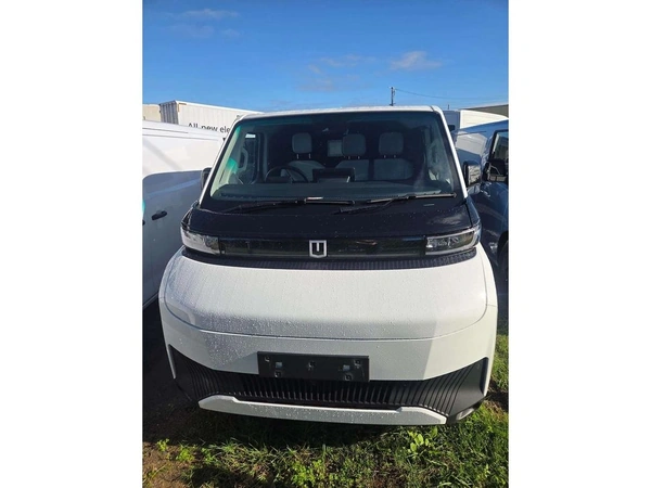 2026 Farizon V7E Standard Range Automatic Electric