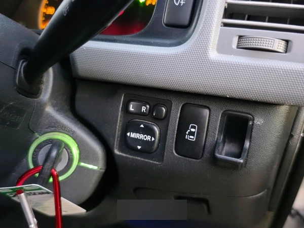 2007 Toyota HiAce TRH219W 4WD Automatic Reverse Camera